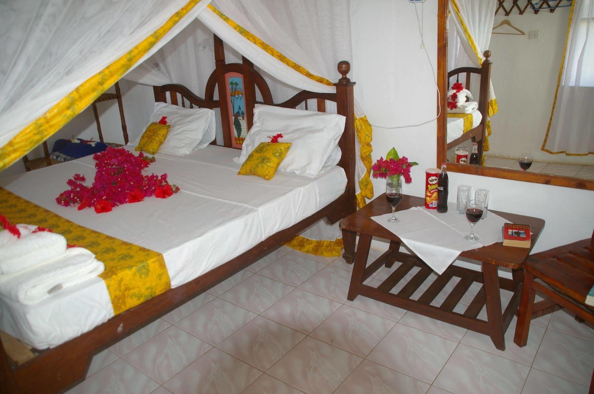 เดมบีชลอดจ์ Hotel ปาเยอ ภายนอก รูปภาพ